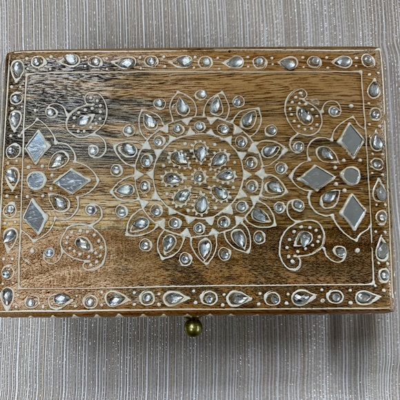 Small Hand-painted Wood Chest Diamonds Mirr… - Picture 2 of 9